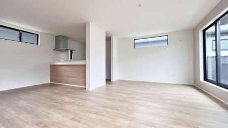 �_�ސ쌧���l�s�ߌ���4���ڂ̐V�z��ˌ��Ẵ��r���O