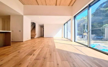 �_�ސ쌧���q�s����3���ڂ̐V�z��ˌ��Ẵ��r���O