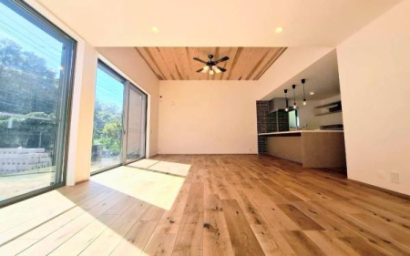 �_�ސ쌧���q�s����3���ڂ̐V�z��ˌ��Ẵ��r���O