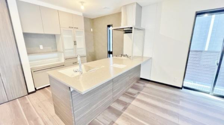 �_�ސ쌧���q�s���J2���ڂ̐V�z��ˌ��ẴL�b�`��