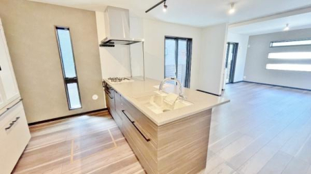 �_�ސ쌧���q�s���J2���ڂ̐V�z��ˌ��ẴL�b�`��