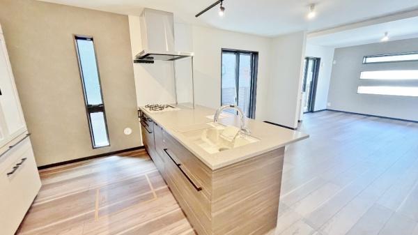 �_�ސ쌧���q�s���J2���ڂ̐V�z��ˌ��ẴL�b�`��