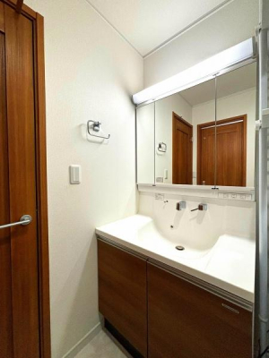 �_�ސ쌧���s�{�O����{��1���ڂ̒��È�ˌ��Ă̐��ʑ�E���ʏ�