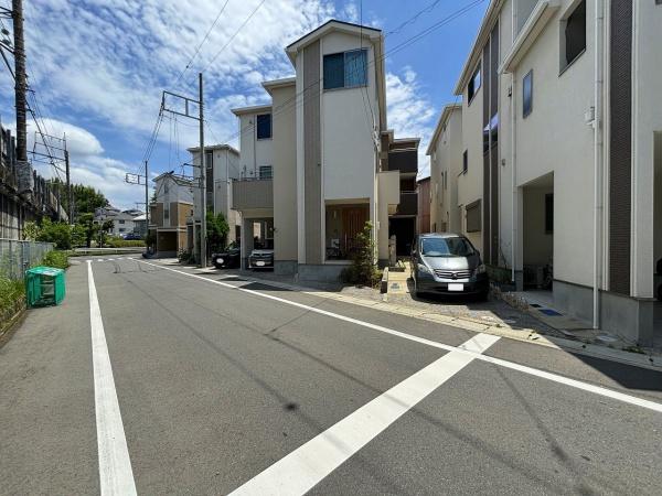 �_�ސ쌧���s�{�O����{��1���ڂ̒��È�ˌ��Ă̑O�ʓ��H�܂ތ��n�ʐ^