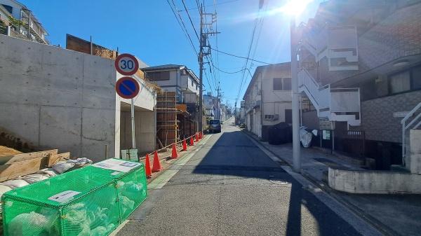 �_�ސ쌧���l�s����{�q�΃P�u�̐V�z��ˌ��Ă̑O�ʓ��H�܂ތ��n�ʐ^