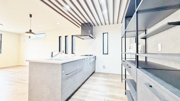 �_�ސ쌧���l�s�˒ˋ敽�˒��̐V�z��ˌ��ẴL�b�`��