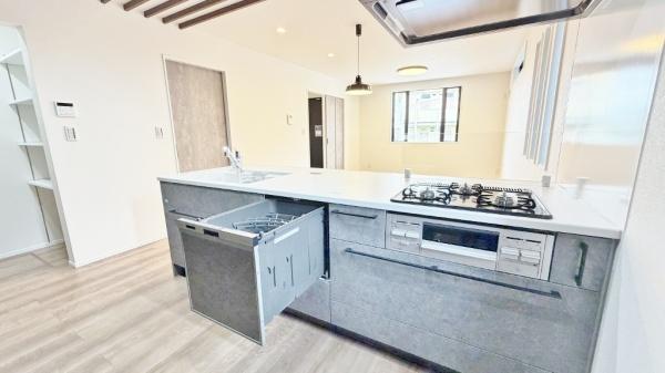 �_�ސ쌧���l�s�˒ˋ敽�˒��̐V�z��ˌ��ẴL�b�`��