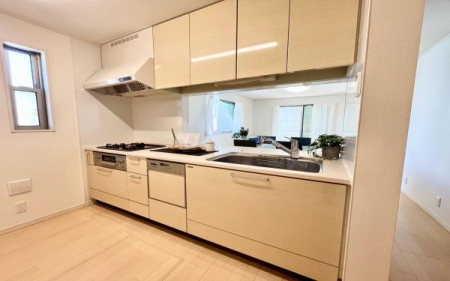 �_�ސ쌧���s�����撷��7���ڂ̒��È�ˌ��ẴL�b�`��