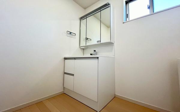 �_�ސ쌧���s�����撷��7���ڂ̒��È�ˌ��Ă̐��ʑ�E���ʏ�