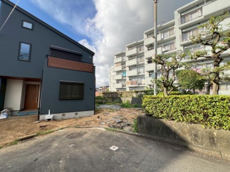 �_�ސ쌧���l�s�`���`��6���ڂ̓y�n�̑O�ʓ��H�܂ތ��n�ʐ^