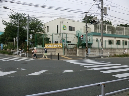 �_�ސ쌧���l�s���撆����2���ڂ̒��È�ˌ��Ă̎��ӊ�