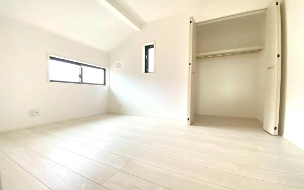 �_�ސ쌧���l�s�`��擌�i�J3���ڂ̐V�z��ˌ��Ă̎q������