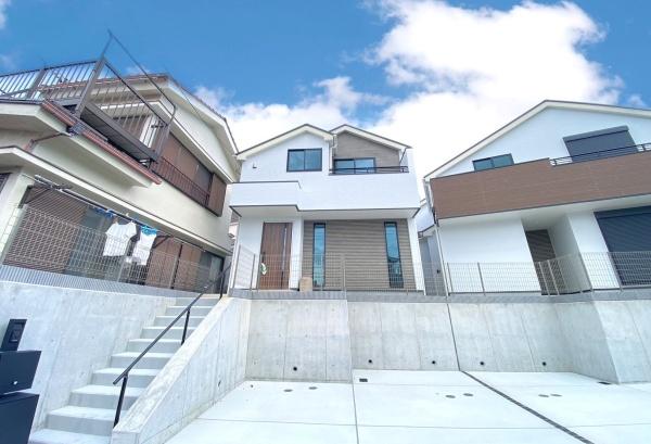 �_�ސ쌧���l�s�`��擌�i�J3���ڂ̐V�z��ˌ��Ă̑O�ʓ��H�܂ތ��n�ʐ^