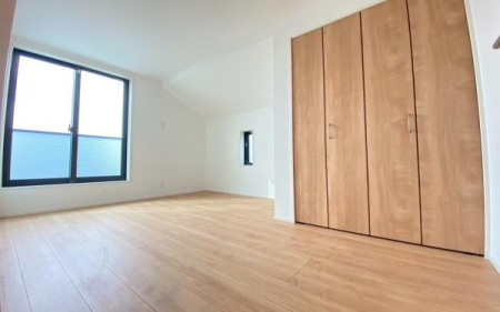 �_�ސ쌧���l�s�`��擌�i�J3���ڂ̐V�z��ˌ��Ă̎q������