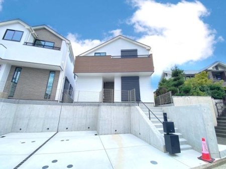 �_�ސ쌧���l�s�`��擌�i�J3���ڂ̐V�z��ˌ��Ă̑O�ʓ��H�܂ތ��n�ʐ^