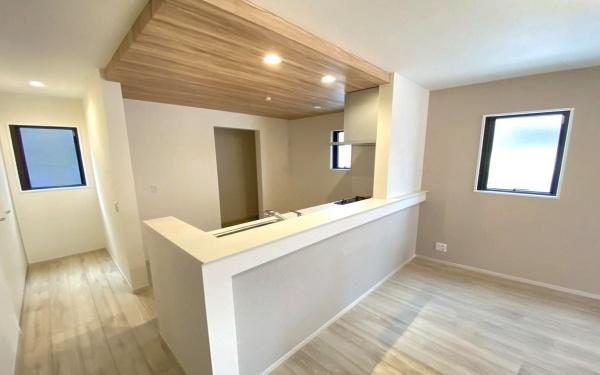 �_�ސ쌧���s�����扤�T����6���ڂ̐V�z��ˌ��ẴL�b�`��