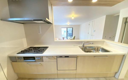 �_�ސ쌧���s�����扤�T����6���ڂ̐V�z��ˌ��ẴL�b�`��