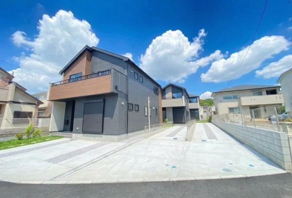 �_�ސ쌧���s�����扤�T����6���ڂ̐V�z��ˌ��Ă̑O�ʓ��H�܂ތ��n�ʐ^