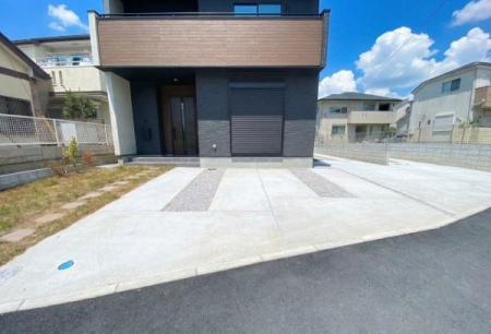 �_�ސ쌧���s�����扤�T����6���ڂ̐V�z��ˌ��Ă̒��ԏ�