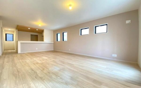 �_�ސ쌧���s�����扤�T����6���ڂ̐V�z��ˌ��Ẵ��r���O