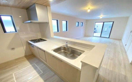 �_�ސ쌧���s�����扤�T����6���ڂ̐V�z��ˌ��ẴL�b�`��