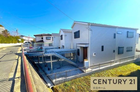 �_�ސ쌧���l�s�˒ˋ拂��7���ڂ̐V�z��ˌ��Ă̑O�ʓ��H�܂ތ��n�ʐ^