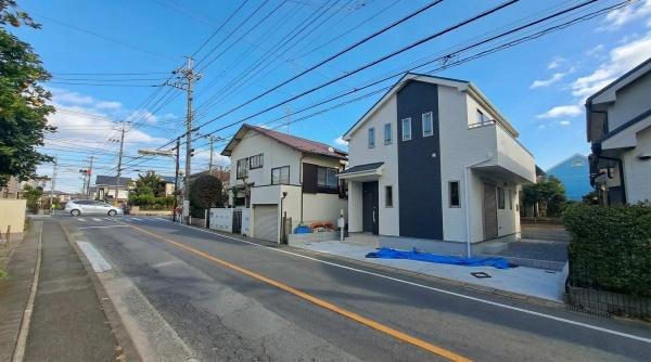 �_�ސ쌧���s�{�O�擌�L�n3���ڂ̐V�z��ˌ��Ă̑O�ʓ��H�܂ތ��n�ʐ^